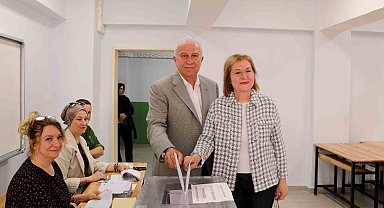 Başkan Atay, eşiyle birlikte oyunu kullandı