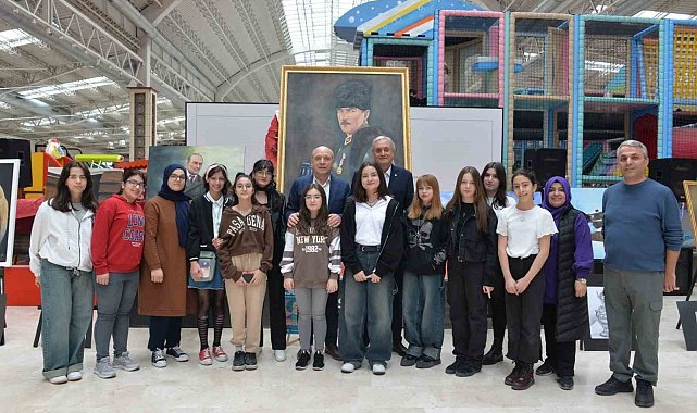 Başkan Bakkalcıoğlu resim ve fotoğraf sergisini gezdi
