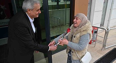 Başkan Bakkalcıoğlu'ndan annelere ve öğretmenlere kadınlar günü sürprizi