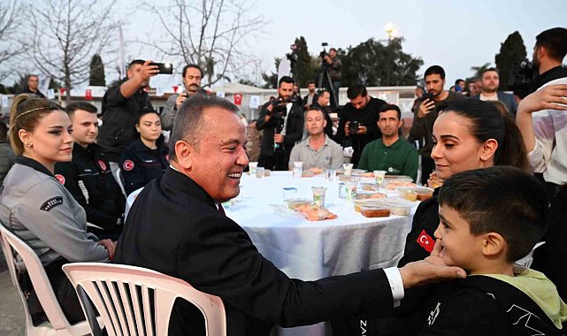 Başkan Böcek: "En fazla maaşı ödemenin gururunu yaşıyorum"