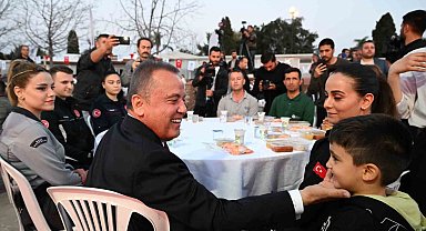 Başkan Böcek: "En fazla maaşı ödemenin gururunu yaşıyorum"