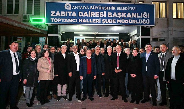 Başkan Böcek: "Hallerimizde yaş sebze ve meyve paketleme tesisleri kuracağız"