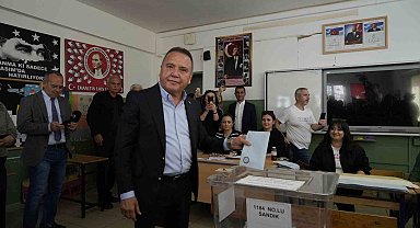 Başkan Böcek: "Seçimlerin Antalya'ya hayırlı olmasını dilerim"