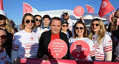 Başkan Böcek, Runtalya'da koştu