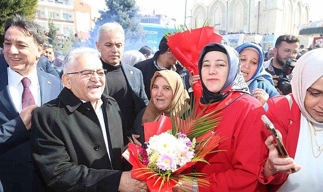 Başkan Büyükkılıç, ata toprağı Develi'de konuştu: "Durmak yok, koşmaya devam"