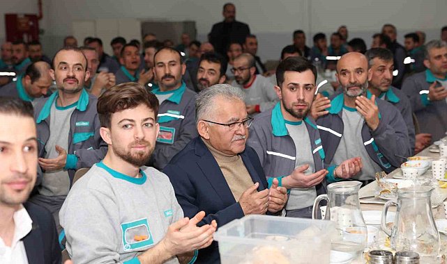 Başkan Büyükkılıç, işçilerle birlikte sahur yaptı