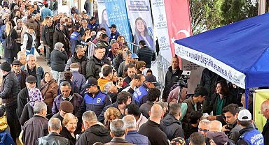 Başkan Çerçioğlu, Atça'da vatandaşlara fide dağıttı