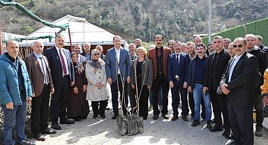 Başkan Ekim meyve fidesi dağıttı