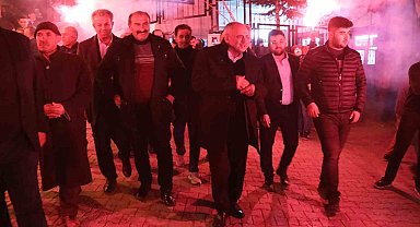 Başkan Esat Öztürk mahallelerde coşkuyla karşılanıyor