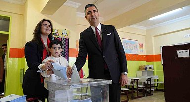 Başkan Gökhan Yüksel oyunu kullandı