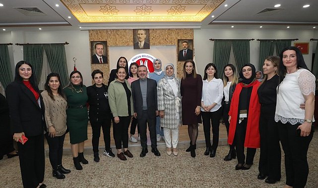 Başkan Murat Ercan ve eşi Emine Ercan Sincan Belediyesi kadın çalışanlarıyla iftar yaptı