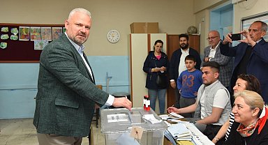 Başkan Pehlivan: "Oylarımız demokrasi ve Menemen için"