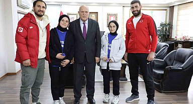 Başkan Pekmezci, demir bilekleri altınla ödüllendirdi