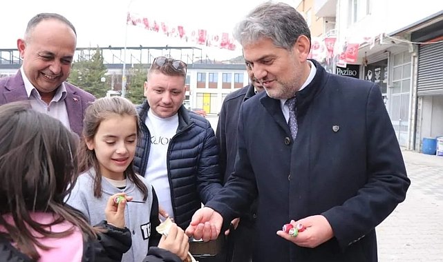 Başkan Suer çocukların yüzünü güldürmeyi başarıyor