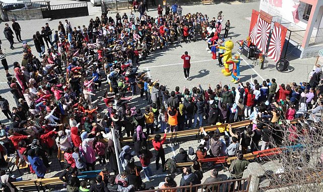 Batman'da 3 bin rakımlı Mereto Dağı eteklerinde çocuk karnavalı düzenlendi