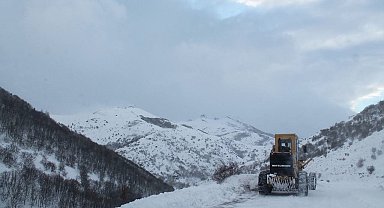 Bayburt'ta yüksek kesimler beyaza büründü