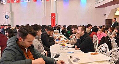 Belediye iftar sofrası her gün bin 100 kişiyi ağırlıyor