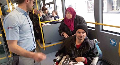 Belediye otobüs şoföründen örnek davranış