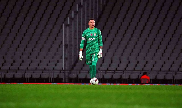 Beşiktaş derbilerinin en deneyimlisi Fernando Muslera