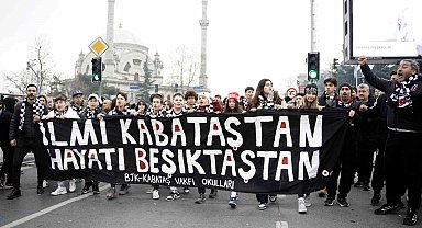 Beşiktaş taraftarından derbide takımlarına büyük destek