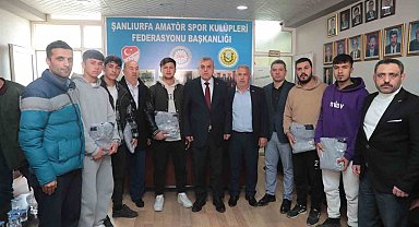 Beyazgül şampiyon futbolcuları tebrik etti