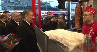 Beykoz'da esnaf ziyareti yapan Bakan Fahrettin Koca Beykozlulara hastane müjdesini verdi