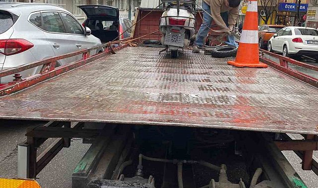 Beylikdüzü'nde motosiklet hırsızını ayağındaki alçı ele verdi