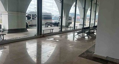 Bilecik Otogarı'nın tavanı yine aktı