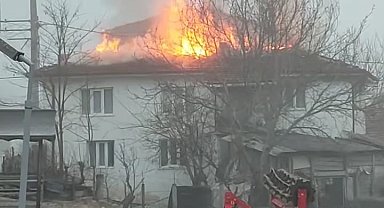 Bilecik'te 2 katlı müstakil evin çatısında yangın