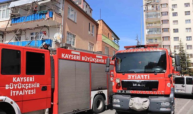 Binadaki malzemeler yandı, 1 kişi zehirlendi