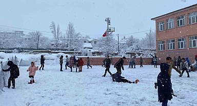 Bingöl'de kar yağışı nedeniyle tüm okullar tatil edildi