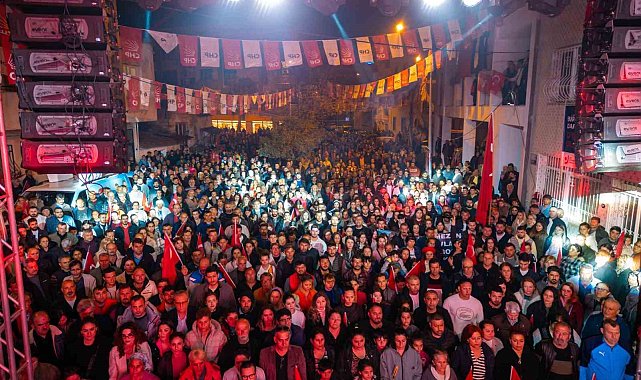 Binlerce Seferihisarlı Yetişkin'in mitinginde buluştu