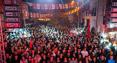 Binlerce Seferihisarlı Yetişkin'in mitinginde buluştu