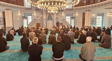 Birecik'te yapılan cami külliyesinde ilk namaz kılındı