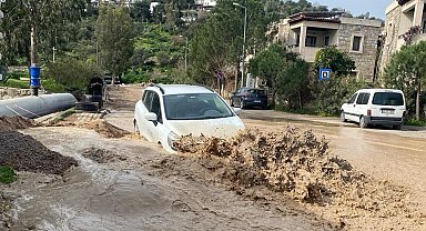 Bodrum'da isale hattı patladı, yollar göle döndü