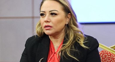 Boğaz ağrısına hatmi çiçeği iyi geliyor