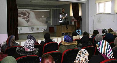 Bozüyük'te narkotik polislerden velilere eğitim semineri