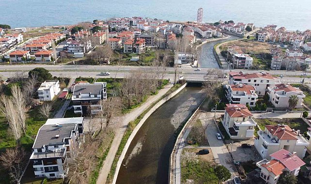 Bu çayın iki yakasındaki komşular 3 dakika arayla oruçlarını açıyor