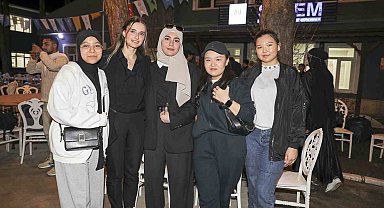 Bu iftarda bin 200 kişi aynı sofrada buluştu
