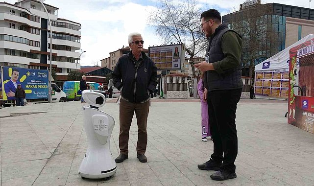 Bu robot seçmenlerin nabzını tutuyor