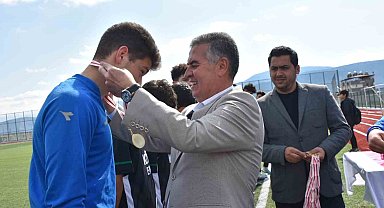 Buharkent Beldiyespor kupasına kavuştu