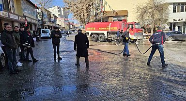 Bulanık'ta cadde ve sokaklar yıkandı
