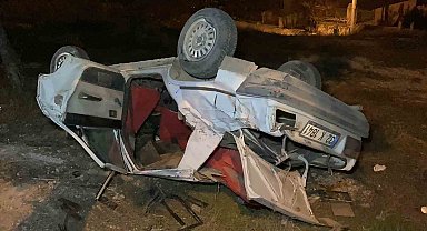 Burdur'da alkollü sürücünün kullandığı otomobil şarampole devrildi: 1'i ağır 3 yaralı