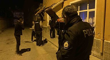 Burdur'da çıkan kavgada bir genç üvey babasını bıçakla yaraladı