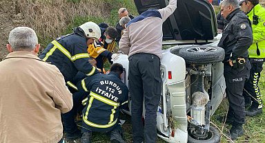 Burdur'da kontrolden çıkan ekobis bahçeye uçtu: 3 yaralı
