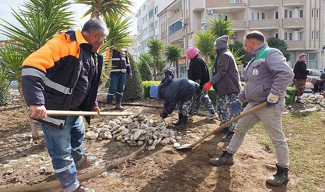 Burhaniye'de Belediye ekipleri bahar mesaisine başladı