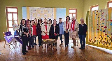 Burhaniye'de Cumhuriyet Kadınları El Emeği Sergisi