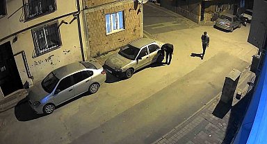 Bursa'da araç lastiğini patlatan şahıs kamerada