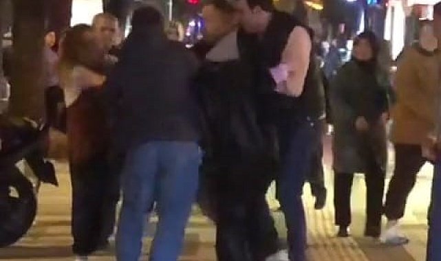 Bursa'da genç kızların kavgası kamerada