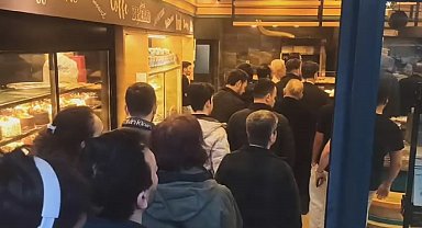 Bursa'da iftar öncesi fırınlarda pide kuyruğu oluştu